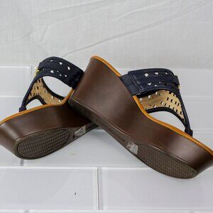 Tommy Hilifiger 7M sandals with a lift 1 1/2 high in front 3 inch heal